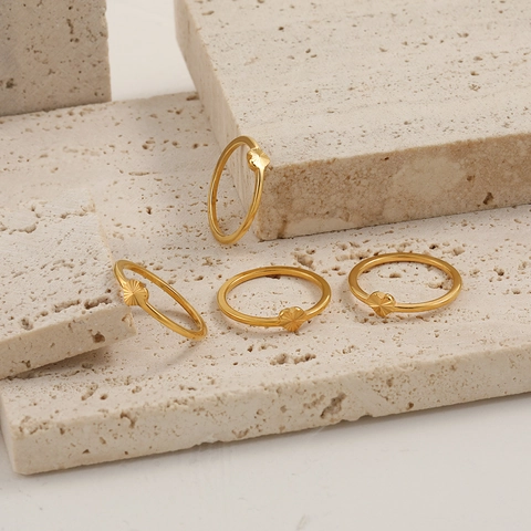 Französischer Retro Gold Titanstahl Herzform Ring Mit Strahlender Sonnenstrahl Textur Süßer Minimalistischer Schicker Schmuck