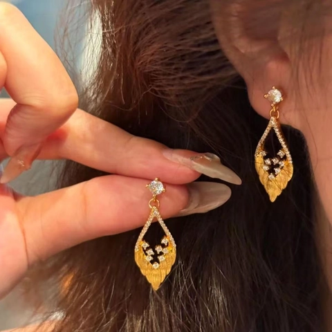 Boucles D'oreilles Pendantes Feuilles Évidées Alliage Zircon Style Cour Vintage Avec Tige En Argent 925