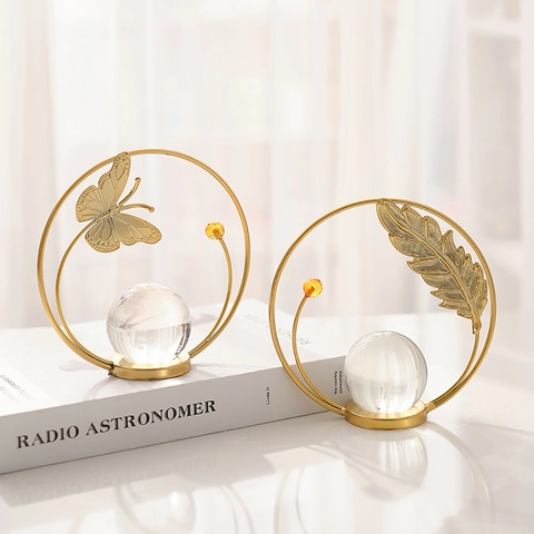Adornos De Escritorio De Hierro Dorado Con Bola De Cristal Formas De Mariposa Libélula Hoja Decoración Moderna Hogar