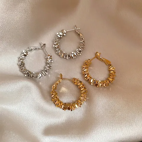 Irreguliere Verpletterde Metalen Geometrische Creolen Met Zilveren Oorsteker High End Minimalistisch Luxe Voor Vrouwen