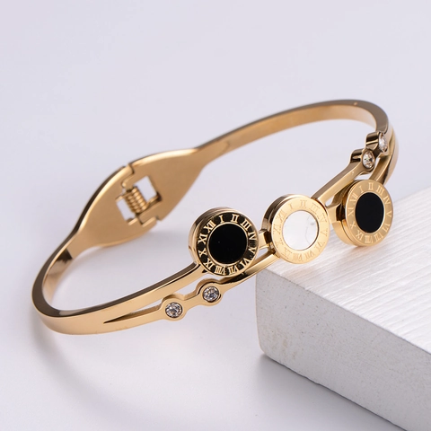 Brazalete De Acero Inoxidable Para Mujer Con Números Romanos Bañado En Oro De 18K Dijes De Concha Joyería Elegante
