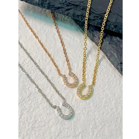 Hufeisen Anhänger Halskette 18K Vergoldet Titanstahl Zirkon Minimalistische Schlüsselbeinkette Eleganter Schmuck Damen