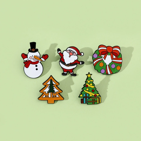 Christmas Enamel Brooch Pins Alloy Metal Santa Claus Snowman Xmas Tree Wreath Badge For Clothing Lapel Decoration