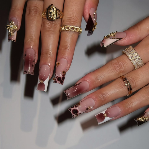 Unghie Finte Coffin Stampa Leopardata Sfumatura Marrone Rosa Con Croce In Metallo Perla Artificial Strass Decorazione Lunghe