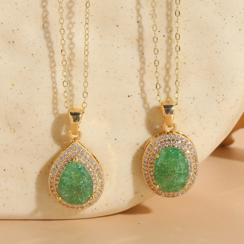 Elegante Collar con Colgante de Circonia Verde Esmeralda de Cobre Chapado en Oro de 14K para Mujer Forma de Gota de Agua Ovale Joyas