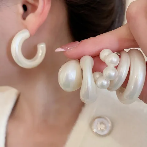 Retro Elegant Artificial Pearl White Acrylic Earrings For Women With Silver Earring Post C-Shaped Geometric Simple Style