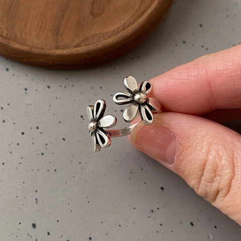 Doppel Blumen Offener Ring Hohl Verstellbar Vintage Versilbertes Kupfer Minimalistischer Schmuck Damen