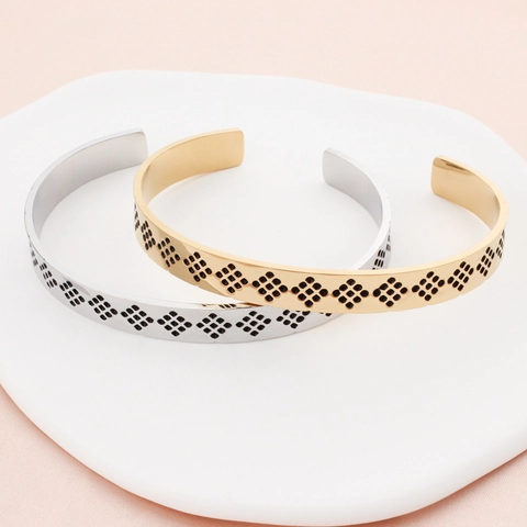 Bracciale Rigido Aperto a Forma di C in Acciaio Inossidabile Vintage per Uomo Donna Modello a Rombo Geometrico Retrò Gioielli