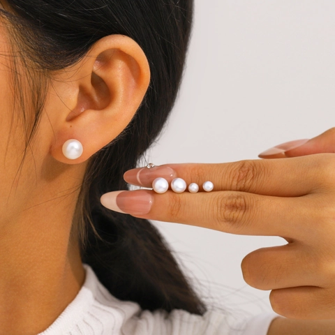 Minimalist Natural Freshwater Pearl Stud Earrings 18K Gold Plated Stainless Steel Waterproof Hypoallergenic Elegant Women