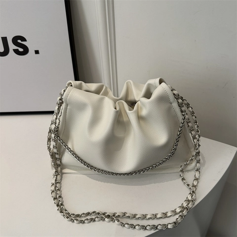 Damen Falten Wolken Tasche Weiches PU Leder Mit Silberner Kette Trendy Koreanischer Stil Umhängetasche Schultertasche