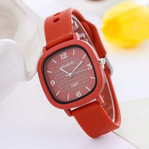 Montre À Quartz Femme Cadran Carré Rétro Bracelet En Silicone Analogique Montre Bracelet Décontractée Style Vintage