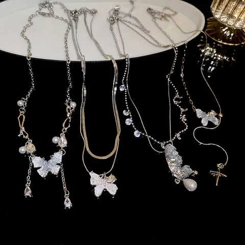 Collana Con Pendente A Farfalla Doppio Strato Cristallo Luccicante Zircone Imitazione Perla Artificial Stella Nappa Tono Argento Donna