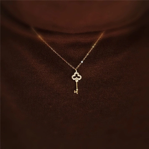 925 Sterling Silver Key Pendant Necklace Women Light Luxury Zirconia Inlaid Gold Plated Choker Necklace Clavicle Chain Jewelry