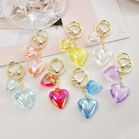 Porte-clés Double Cœur Irisé en Acrylique Pendentif de Sac Cœur Dégradé Créatif Clip en Alliage d'Or Décoration de Porte-clés de Voiture