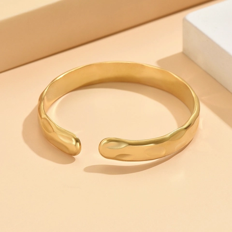 Bracciale Rigido Aperto In Acciaio Inossidabile Texture Martellata Vintage Barocco Placcato Oro Gioielli Regolabili Donna
