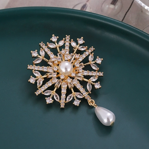 Spilla Fiocco Di Neve Rame Con Zircone E Perla Artificial D'imitazione Retro Elegante Corsage Floreale Gioielli Per Donne