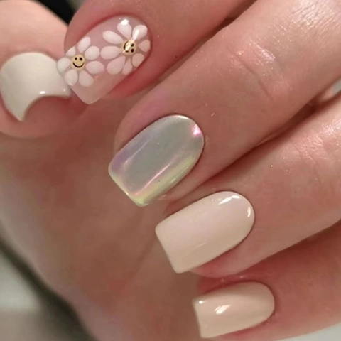 Kurze Press On Nails Rund Quadratisch Kunstnägel Aurora Künstliche Perle Gänseblümchen Lächeln Gesicht Süße Maniküre Damen