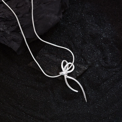 Collier Pendentif Noeud Ruban Cuivre Plaqué Argent Chaîne Serpent Style Minimaliste Doux Bijoux Pour Femmes