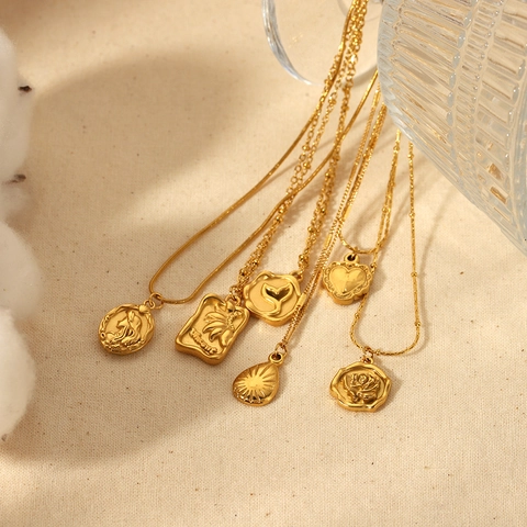 Elegante Collana Con Ciondolo In Acciaio Inossidabile Placcato Oro 18K Stile Retrò Francese Girasole Cuore Ritratto Gioielli