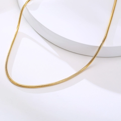 Collar De Cadena De Serpiente Redonda De Acero Inoxidable Chapado En Oro De 18K Cadena De Clavícula Minimalista Para Mujer