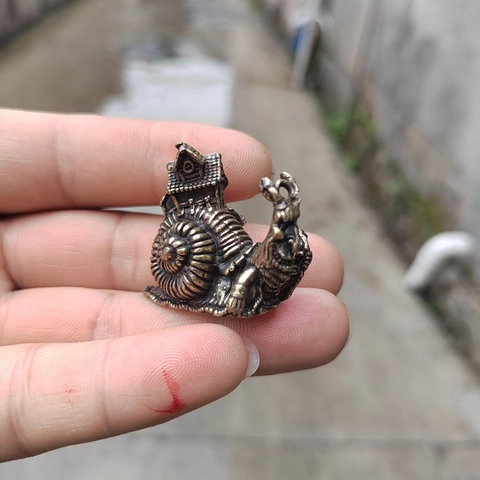 Snail Carrying House Figurine Miniature Brass Alloy Creative Decorative Ornament Vintage Desktop Decoration Gift