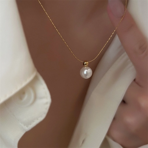 Elegante Collar Con Colgante De Perla Artificial Única Acero De Titanio Chapado En Oro De 18K Joyería Minimalista Para Mujer