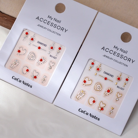 Autocollants De Nail Art 5D Gauffré Cœur Cadre Métallique Creux Strass En Verre K9 Décoration De Manucure Auto Adhésif