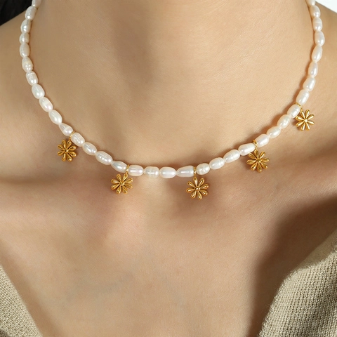 Französische Vintage Süßwasserperle Halskette Für Damen Mit Gold Gänseblümchen Anhänger Titanstahl Elegante Schlüsselbeinkette