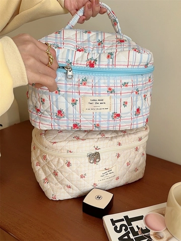 Quilted Cotton Floral Makeup Bag Large Capacity Portable Cosmetic Toiletry Organizer With Handle Dual Zipper Floral Pattern For Women