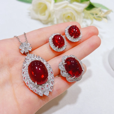 Roter Rubin Schmuck Oval Zirkon Kupfer Versilbert Halskettenanhänger Ohrstecker Verstellbarer Ring Damen Luxus Hochzeit