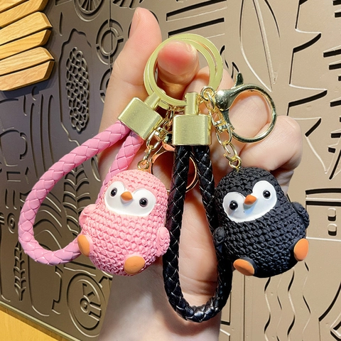 Süßer Cartoon Pinguin Schlüsselanhänger Harz Strickstruktur Tier Tasche Anhänger Mit Geflochtenem Band Unisex Geschenk