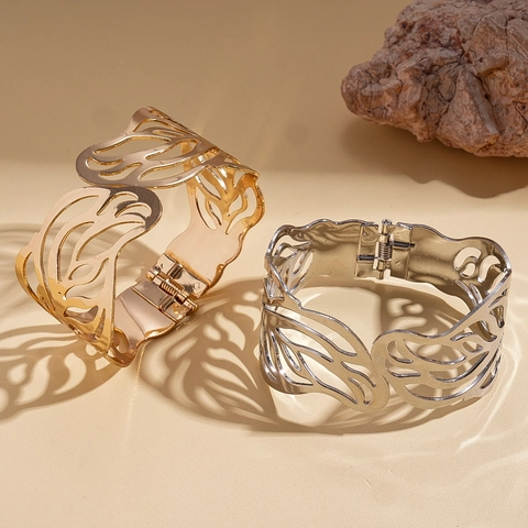 Manschettenarmband Legierung Ausgehöhlt Blattmuster Schmetterlingsflügel Öffnung Armreif Modeschmuck Damen