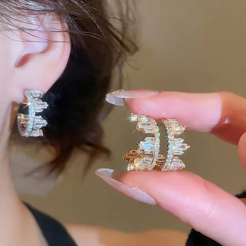 Onregelmatige C-Vorm Oorringen Geometrische Baguette Zirkonia Koperen Sieraden Met 925 Sterling Zilveren Oorpiercing
