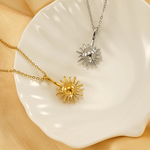 Sunburst Pendant Necklace 304 Stainless Steel 18K Gold Plated Minimalist Chic Sunflower Jewelry For Women Daily