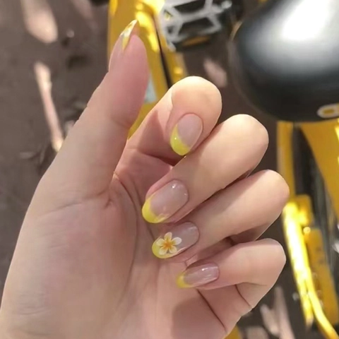 Unghie Finte Press On French Giallo Motivo Floreale Corte Rotonde Lucide ABS Manicure Per Donne