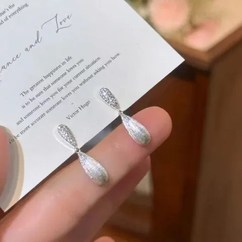 Boucles D'oreilles Pendantes Élégantes En Forme De Goutte D'eau Avec Tige En Argent Cuivre Brossé Zircon