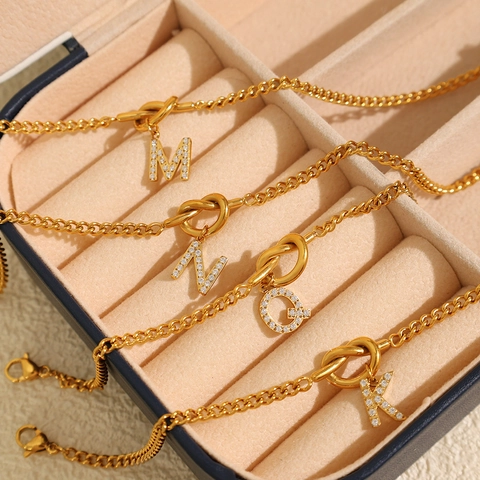 Pulsera De Letra Inicial De Acero Inoxidable Chapado En Oro Con Pedrería Diseño De Nudo Joyas De Moda Para Mujer