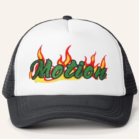 Trucker Hat Polyester Mesh Verstelbaar Gebogen Rand Vlam Letter Motion Borduurwerk Ademend Baseballpet Unisex