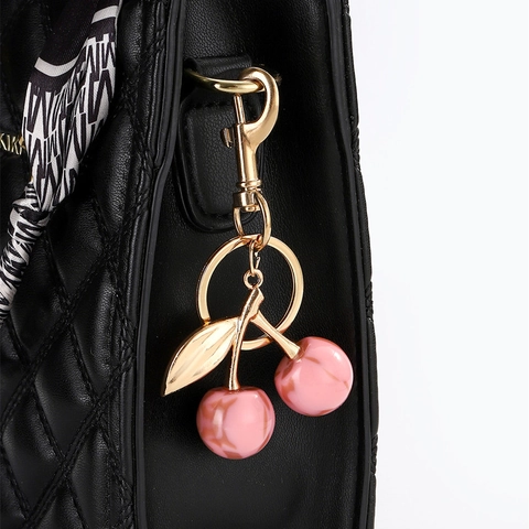 Fashion Retro Gradient Cherry Keychain Resin Fruit Bag Charm Gold Leaf Alloy Key Ring For Car Bag Decoration Jewelry Gift