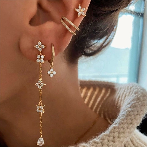 Orecchini A Nappa Con Catena Lunga A Petalo Di Fiore In Zircone E Polsino Per Orecchie Con Strass Gioielli In Rame Placcato Oro Donna