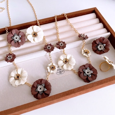 3D Bloemen Sieradenset IJzeren Ketting En Ring Vintage Pastoraal Zoet Beige Bruin Mode Accessoire Voor Dames