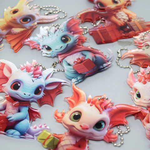 Süßer Cartoon Drache Acryl Schlüsselanhänger Anhänger Weihnachtsbaumschmuck Tasche Hängende Dekoration Buntes Tier Charm Neuheit Geschenk