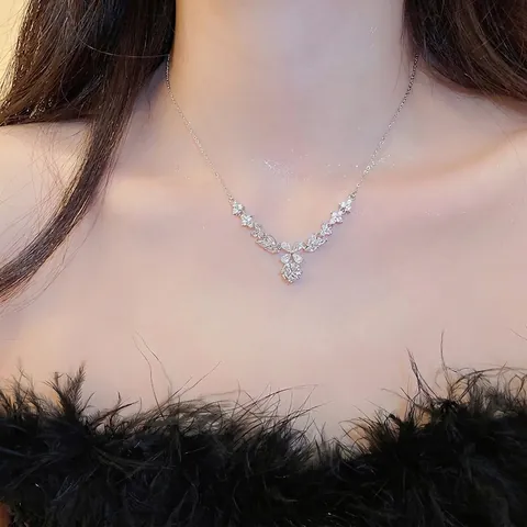 V Shaped Zircon Flower Leaf Pendant Necklace Copper Round Main Stone Elegant Luxury Jewelry For Women Wedding Party