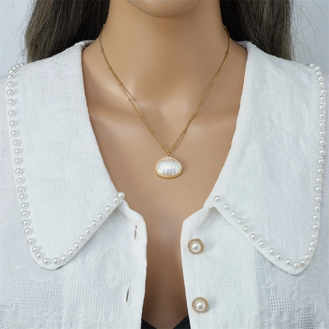 Shell Pendant Necklace 316L Stainless Steel Gold Plated Mother Of Artificial Pearl Scallop Shape Elegant Jewelry For Women