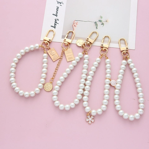 Vintage Artificial Pearl Keychain Gold Alloy Coin Portrait Pendant Fashion Handbag Charm Accessory For Women Girl Jewelry Gift