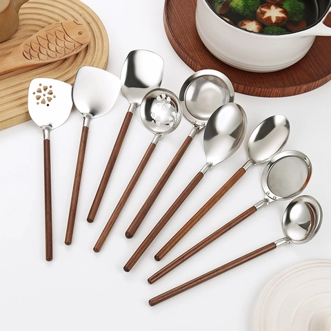 Utensili Da Cucina In Acciaio Inossidabile 304 Manico In Legno Di Noce Spatola Mestolo Per Zuppa Colino Resistente Al Calore Stile Giapponese