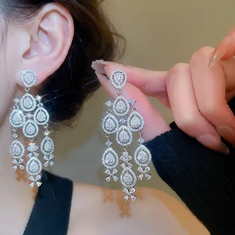 Elegante Koperen Zirkonia Waterdruppel Bloem Lange Franje Kroonluchter Oorbellen Met Zilveren Oorsteker Voor Dames