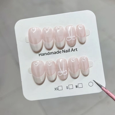 Handgefertigte Französische Weiße Künstliche Nägel Mit 3D Schleife Und Perlen Mandelform Süße Wiederverwendbare Fake Nails Damen