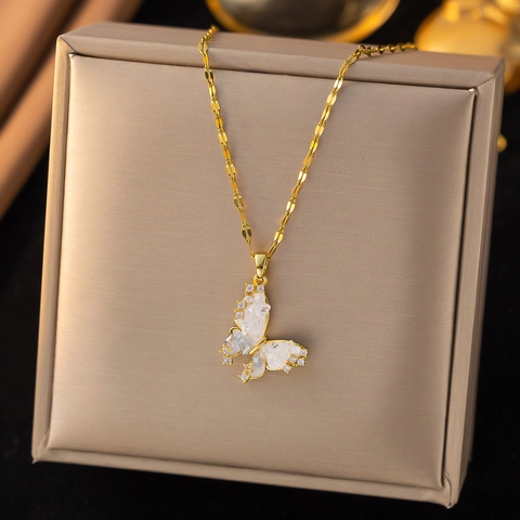 Collana con Pendente a Farfalla in Acciaio Inossidabile per Donna Elegante Placcato Oro con Zirconi Intarsiati Gioielli