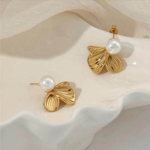 Roestvrijstalen Kunstparel Oorbellen Waaivormig Verguld Blad Petal Studs Voor Dames Minimalistische Elegante Sieraden